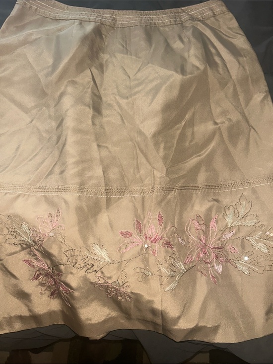 Jones Wear Dresses & Skirts - Jones Wear Cream A-Line Skirt with Pink Floral Embroidery